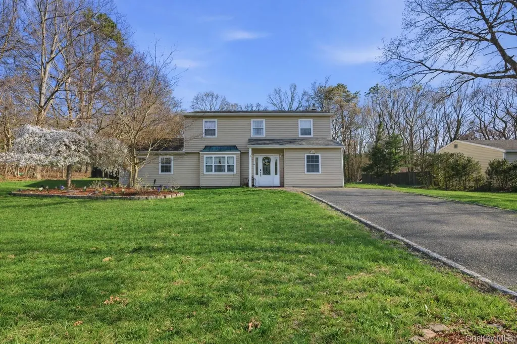 4 Howard Street Selden NY 11784