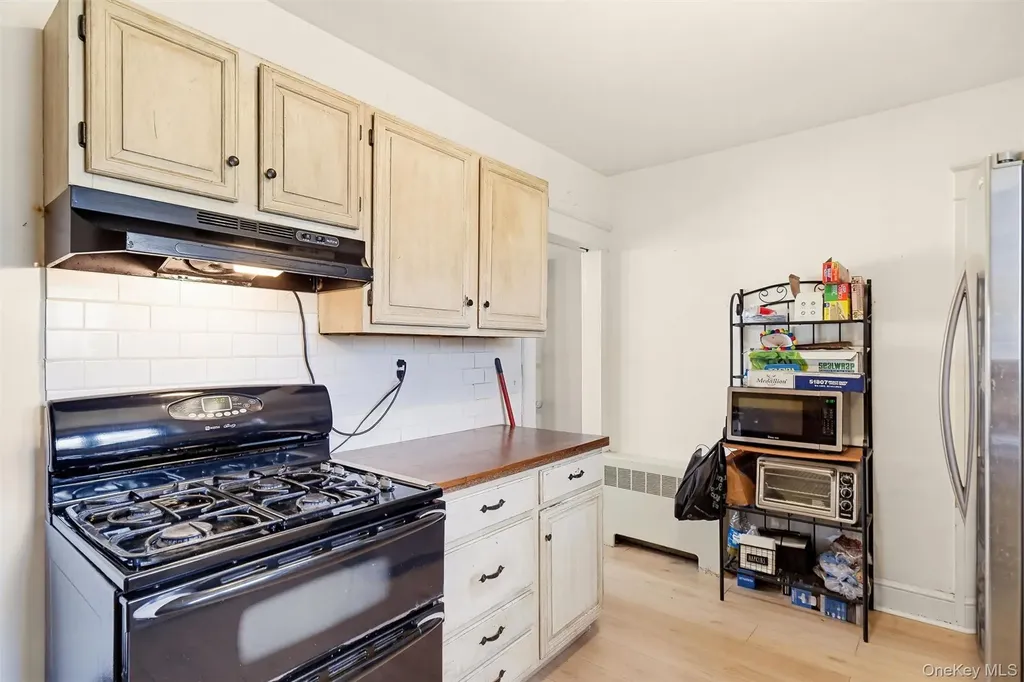 1379 Route 44 Pleasant Valley NY 12569