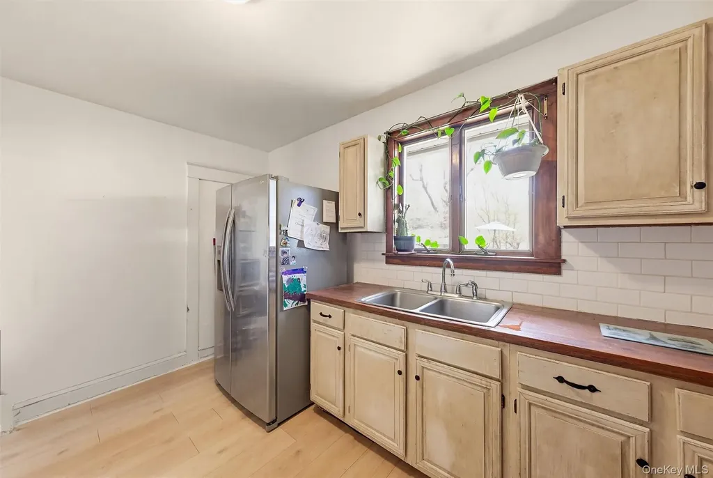 1379 Route 44 Pleasant Valley NY 12569