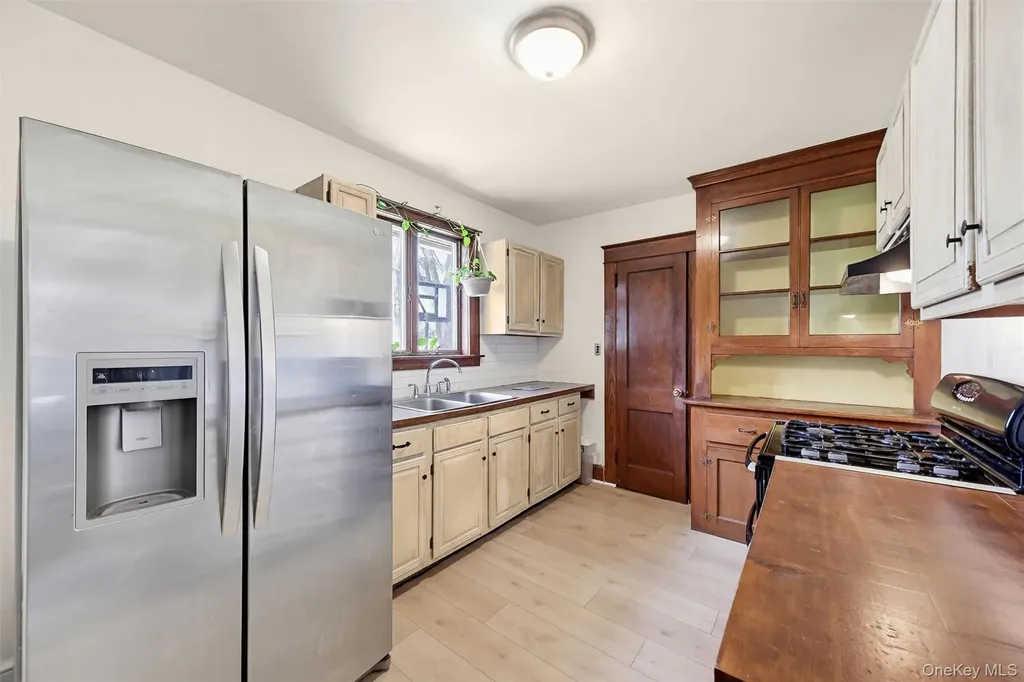 1379 Route 44 Pleasant Valley NY 12569