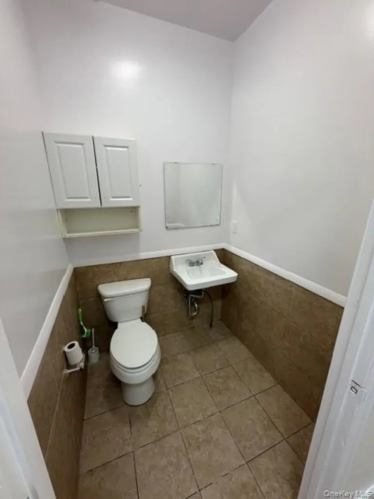 2320A Broadway Astoria NY 11106