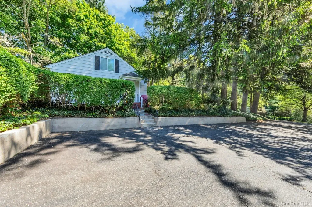 15 Cherry Lane Glen Head NY 11545