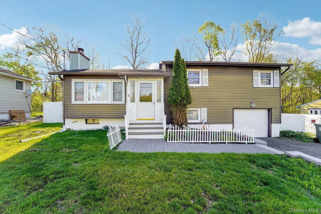 22 Oak Lane Middletown NY 10940