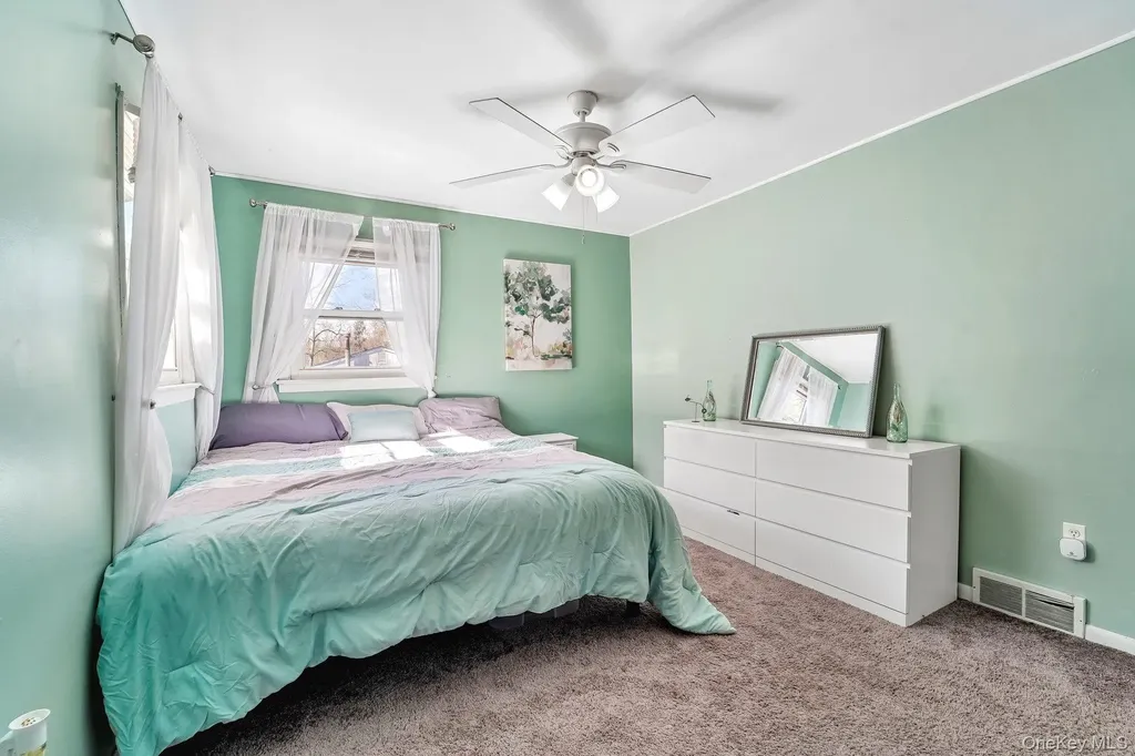 22 Oak Lane Middletown NY 10940