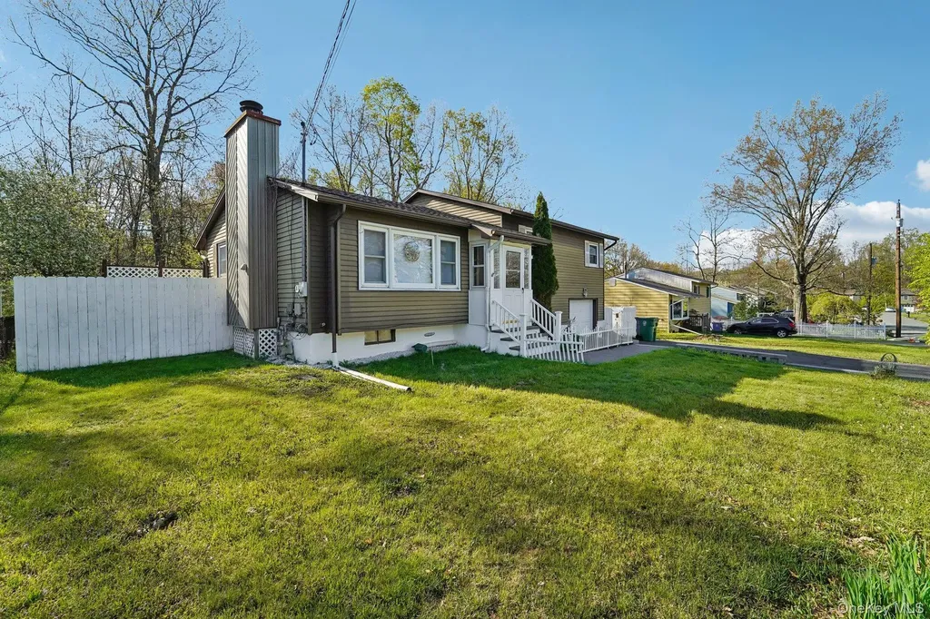 22 Oak Lane Middletown NY 10940