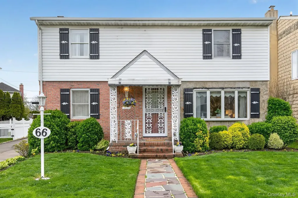 66 Aberdeen Road New Hyde Park NY 11040