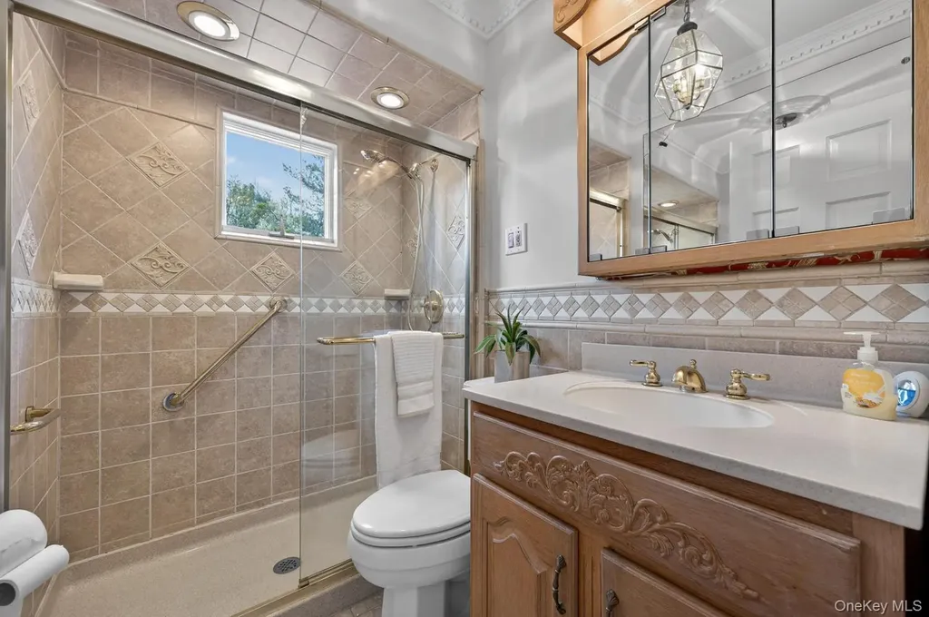 66 Aberdeen Road New Hyde Park NY 11040