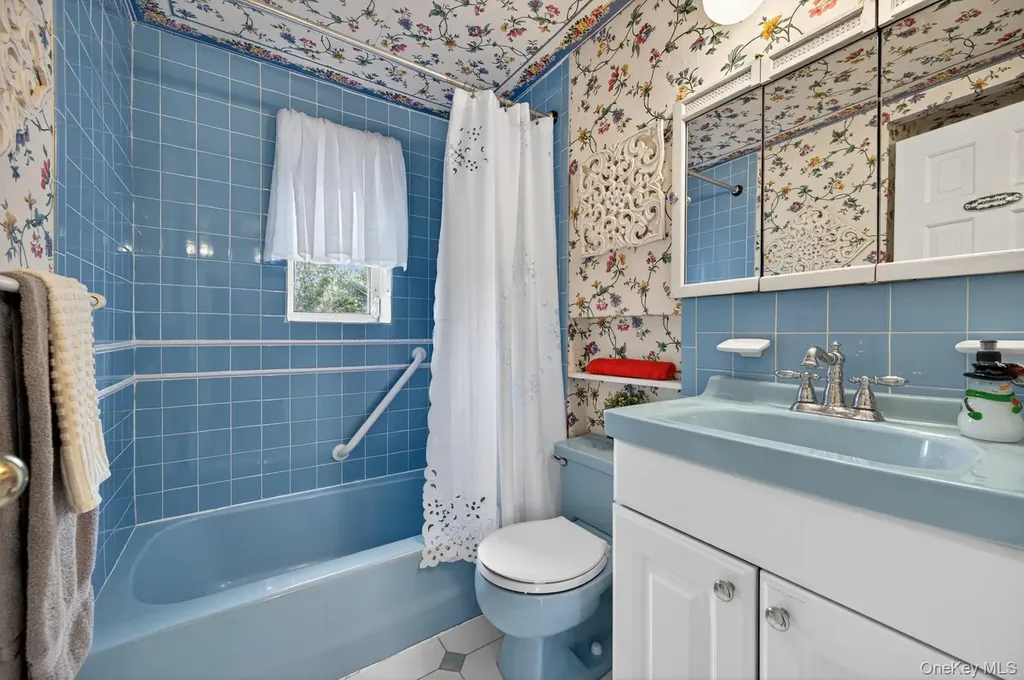 66 Aberdeen Road New Hyde Park NY 11040