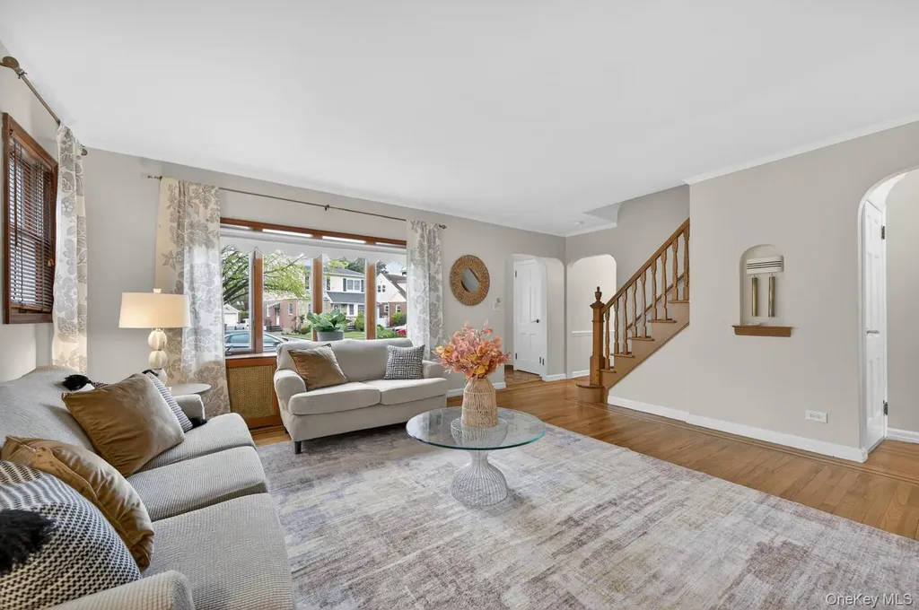 66 Aberdeen Road New Hyde Park NY 11040