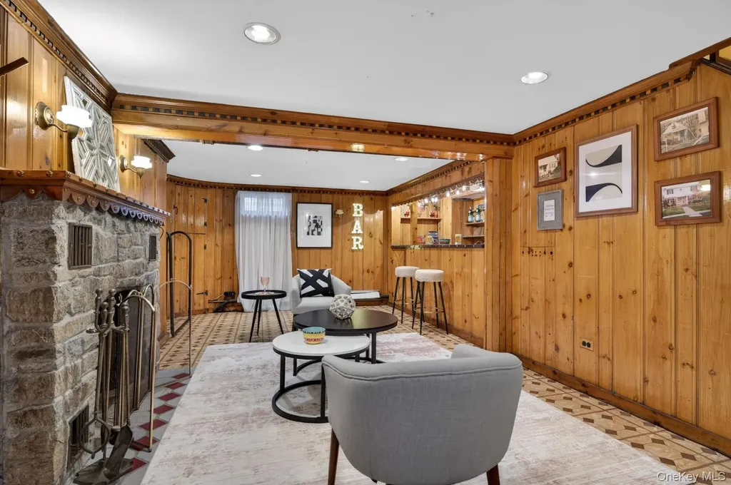 66 Aberdeen Road New Hyde Park NY 11040