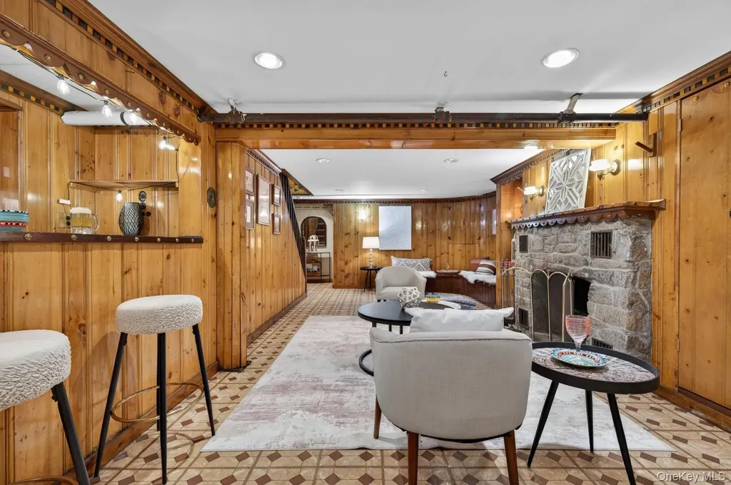 66 Aberdeen Road New Hyde Park NY 11040