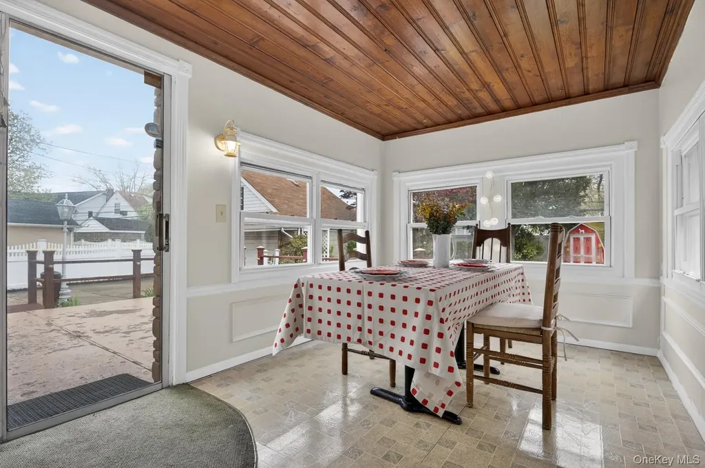 66 Aberdeen Road New Hyde Park NY 11040