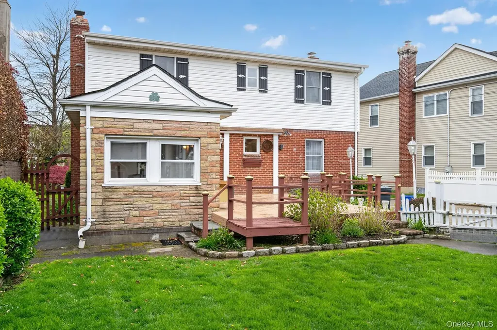66 Aberdeen Road New Hyde Park NY 11040