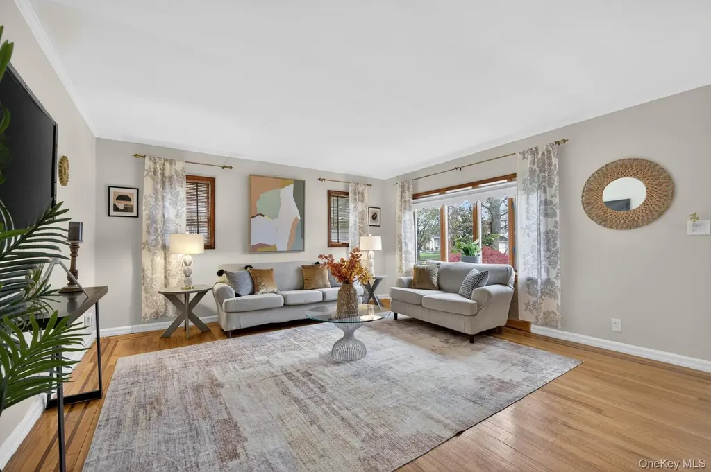 66 Aberdeen Road New Hyde Park NY 11040