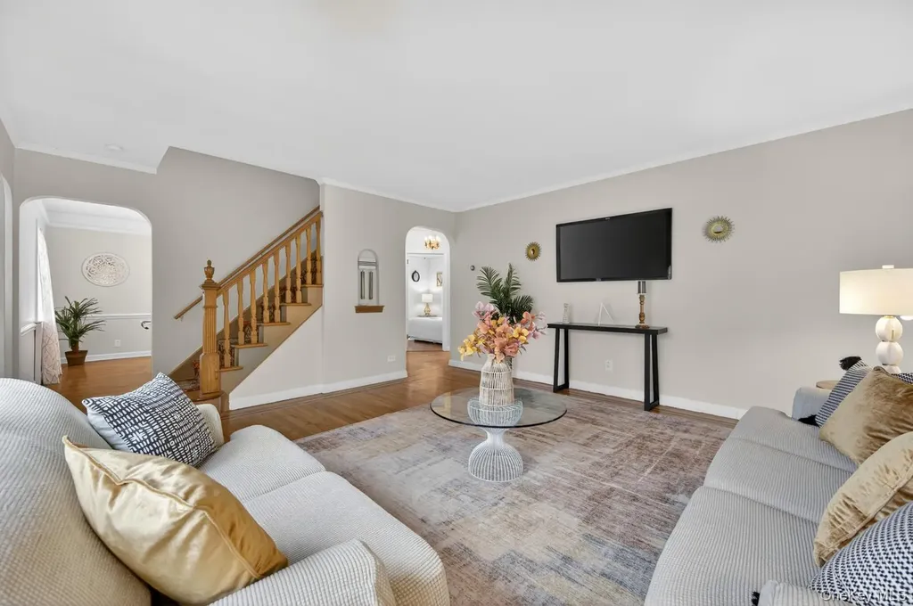 66 Aberdeen Road New Hyde Park NY 11040