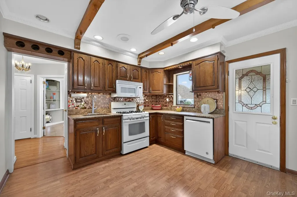 66 Aberdeen Road New Hyde Park NY 11040