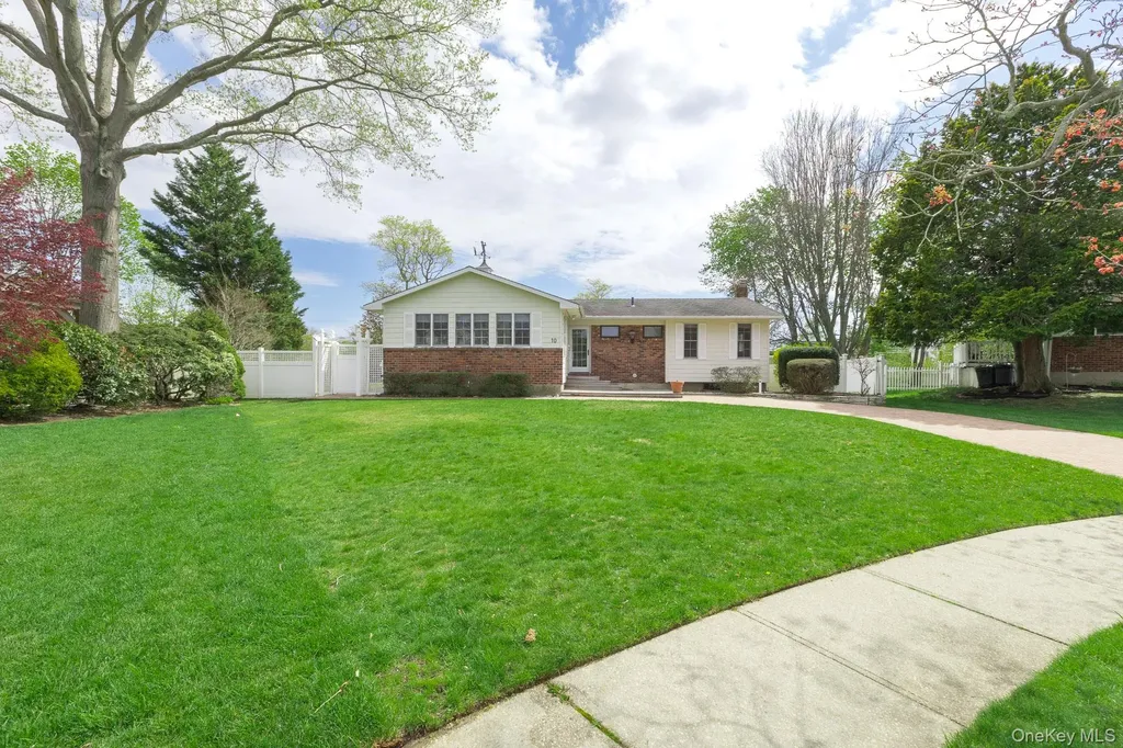 10 Fortune Court Commack NY 11725