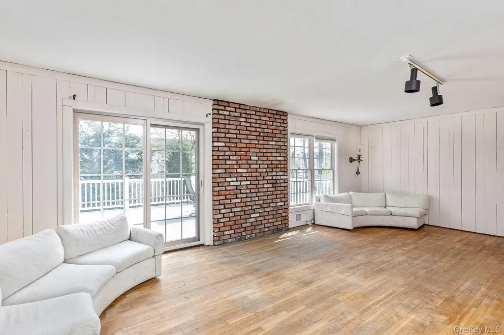 10 Fortune Court Commack NY 11725