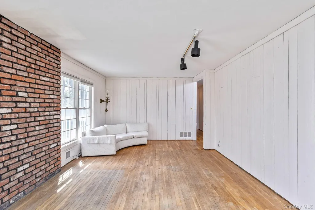 10 Fortune Court Commack NY 11725