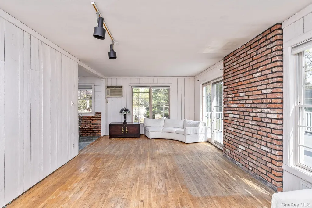 10 Fortune Court Commack NY 11725