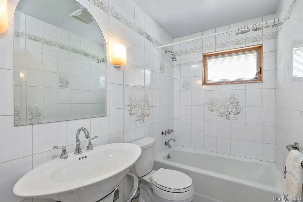 10 Fortune Court Commack NY 11725