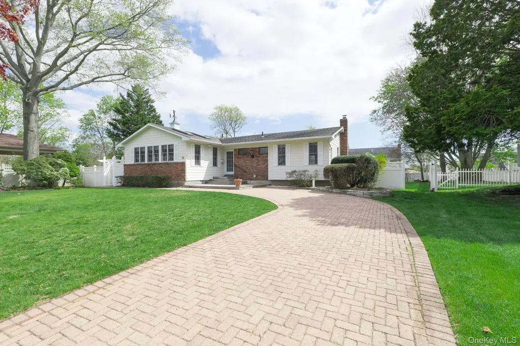 10 Fortune Court Commack NY 11725