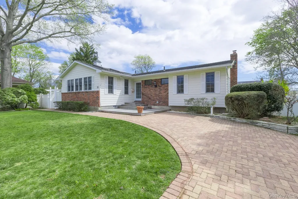 10 Fortune Court Commack NY 11725