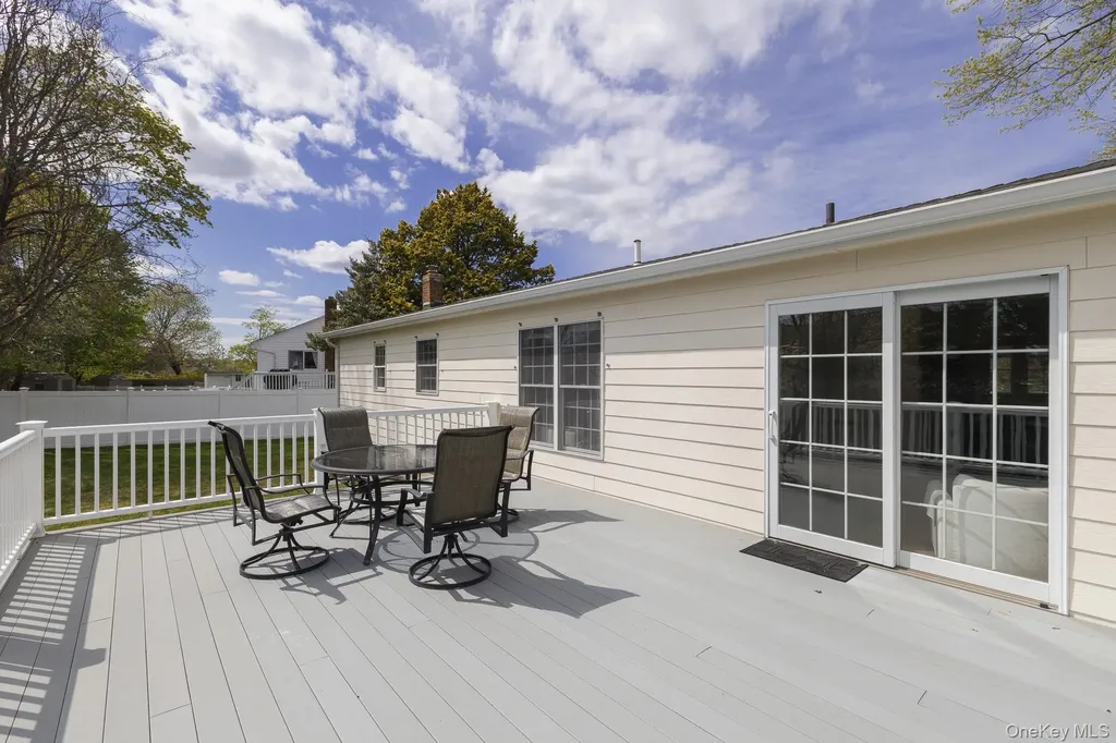 10 Fortune Court Commack NY 11725