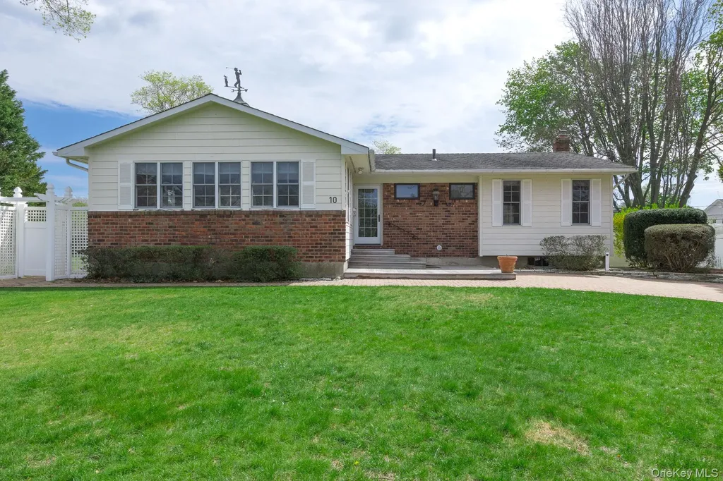 10 Fortune Court Commack NY 11725