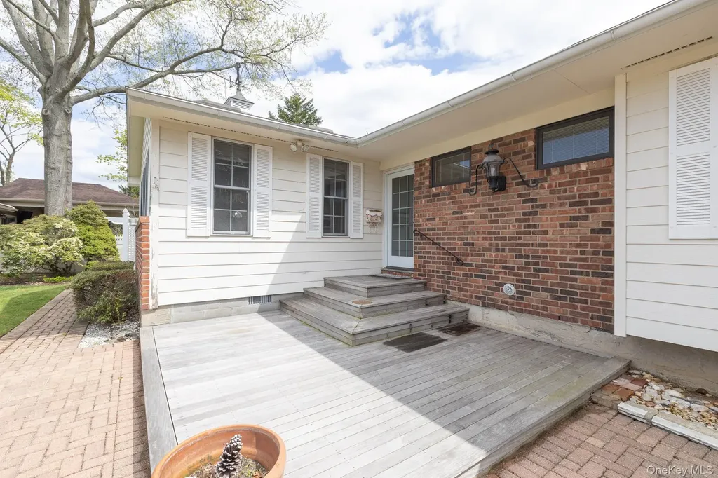 10 Fortune Court Commack NY 11725