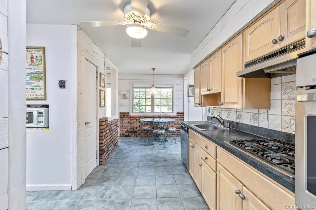 10 Fortune Court Commack NY 11725