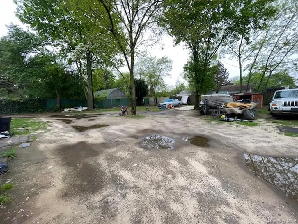 607 Osborn Avenue Riverhead NY 11901
