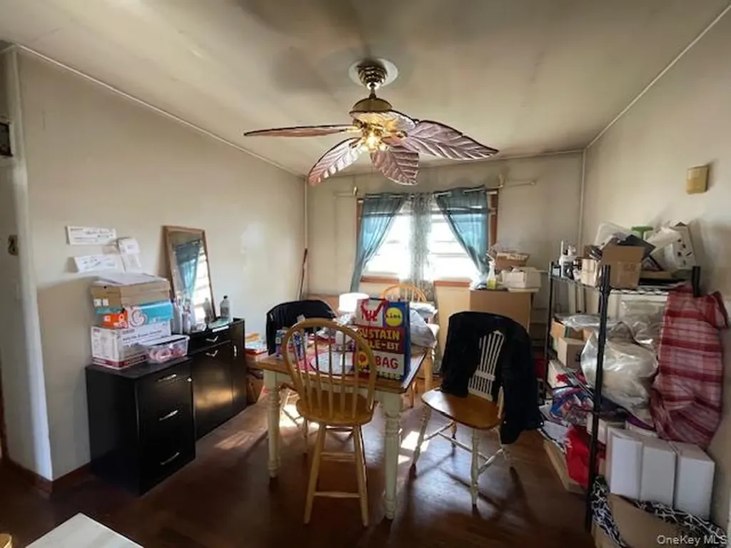 607 Osborn Avenue Riverhead NY 11901