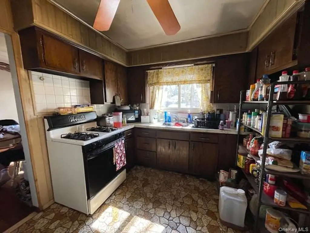 607 Osborn Avenue Riverhead NY 11901