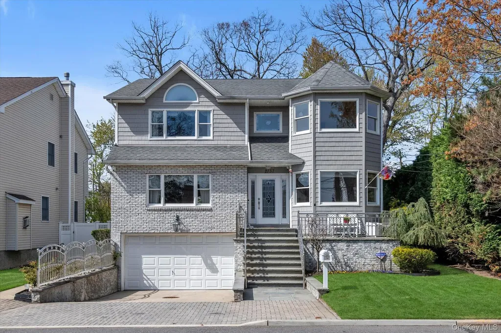 2137 3rd Avenue Merrick NY 11566