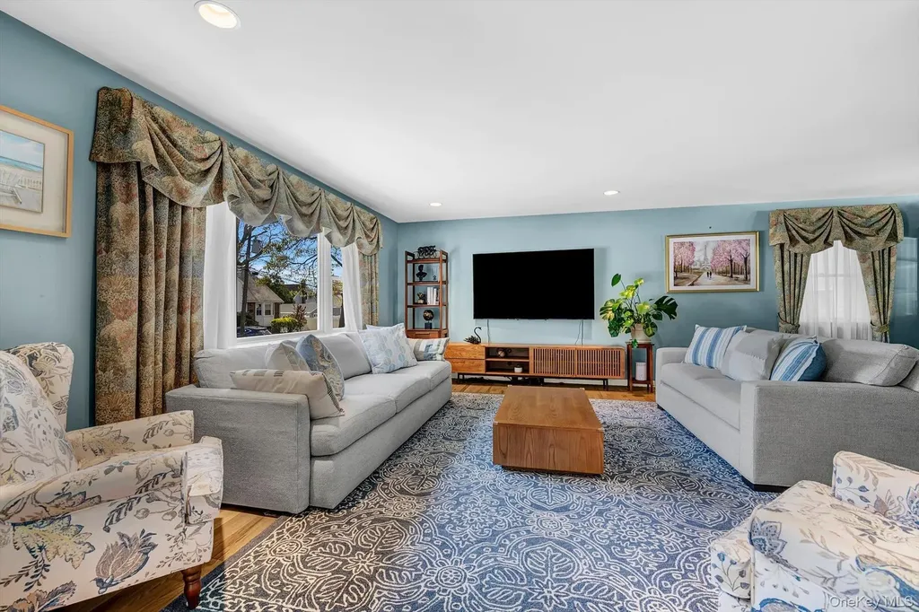 2137 3rd Avenue Merrick NY 11566