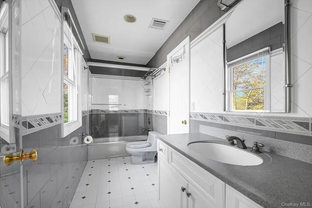 2137 3rd Avenue Merrick NY 11566