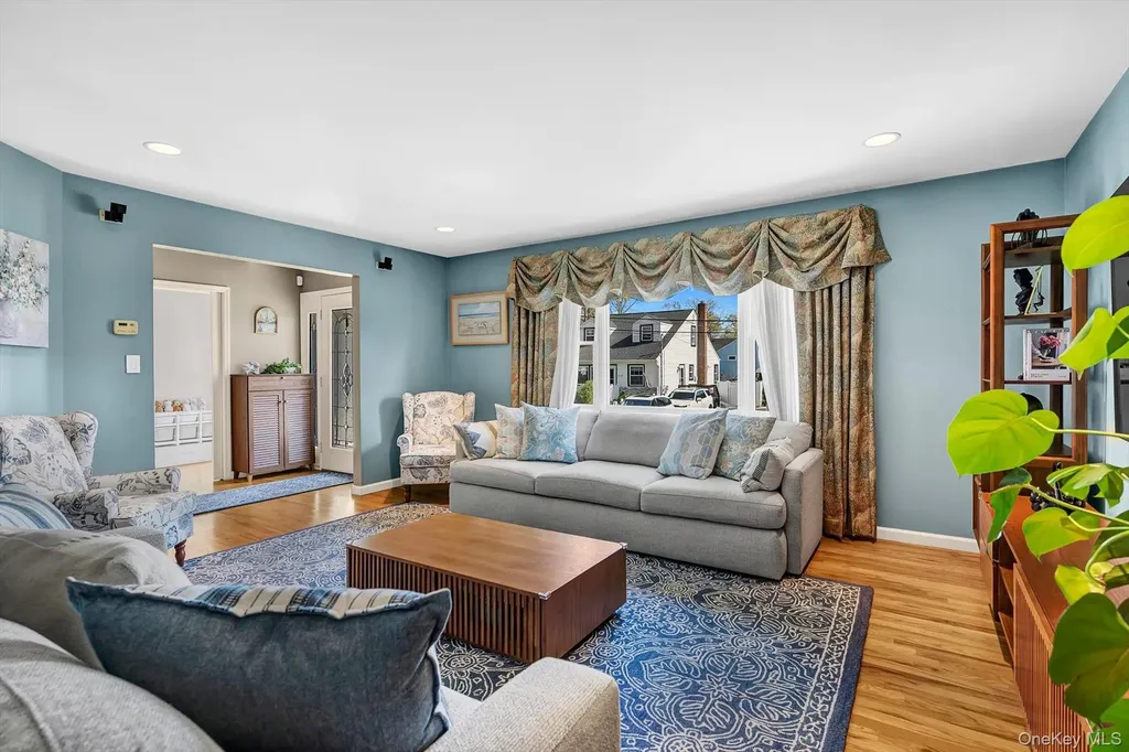 2137 3rd Avenue Merrick NY 11566