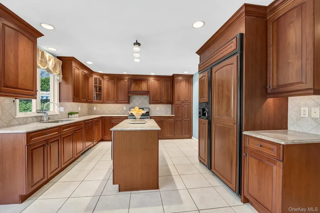 2137 3rd Avenue Merrick NY 11566