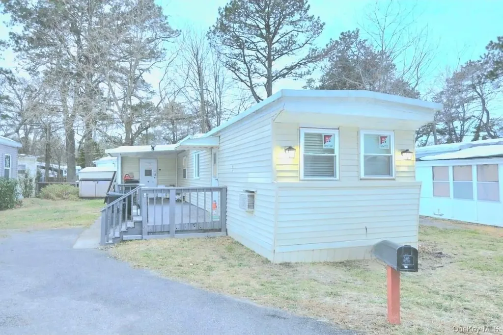 525 Riverleigh Avenue Riverhead NY 11901