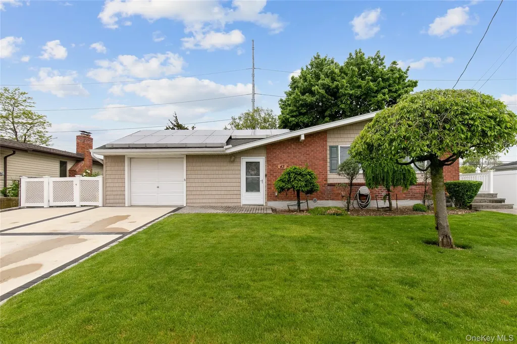 43 Pickwick Drive Hicksville NY 11801