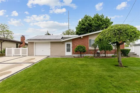 43 Pickwick Drive Hicksville NY 11801