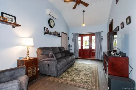 43 Pickwick Drive Hicksville NY 11801