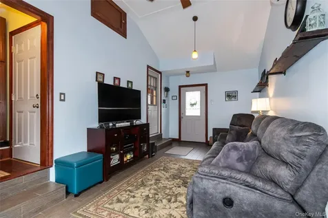 43 Pickwick Drive Hicksville NY 11801