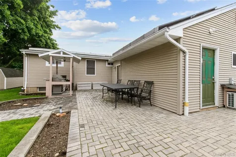 43 Pickwick Drive Hicksville NY 11801