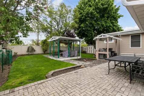 43 Pickwick Drive Hicksville NY 11801