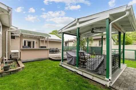 43 Pickwick Drive Hicksville NY 11801