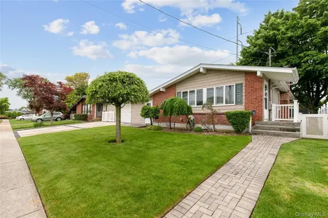 43 Pickwick Drive Hicksville NY 11801