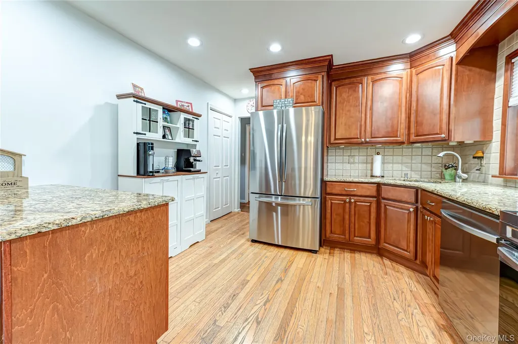 5 Taylor Drive Farmingdale NY 11735