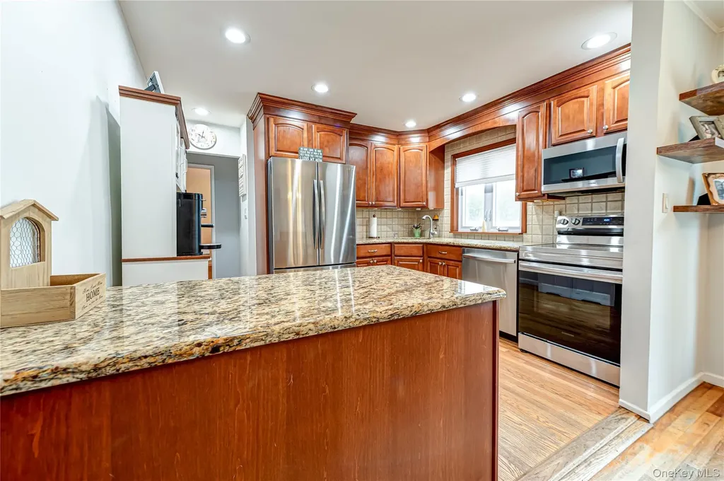 5 Taylor Drive Farmingdale NY 11735
